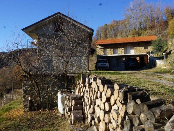 casa indipendente in vendita a Cortemilia