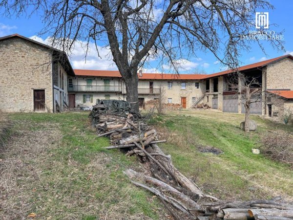 casa indipendente in vendita a Cortemilia