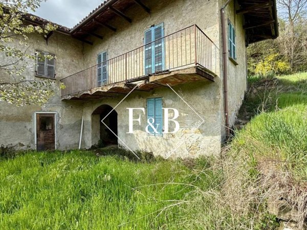 casa indipendente in vendita a Cortemilia