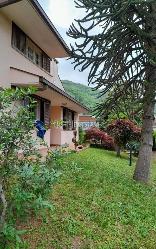 casa indipendente in vendita a Cortemilia