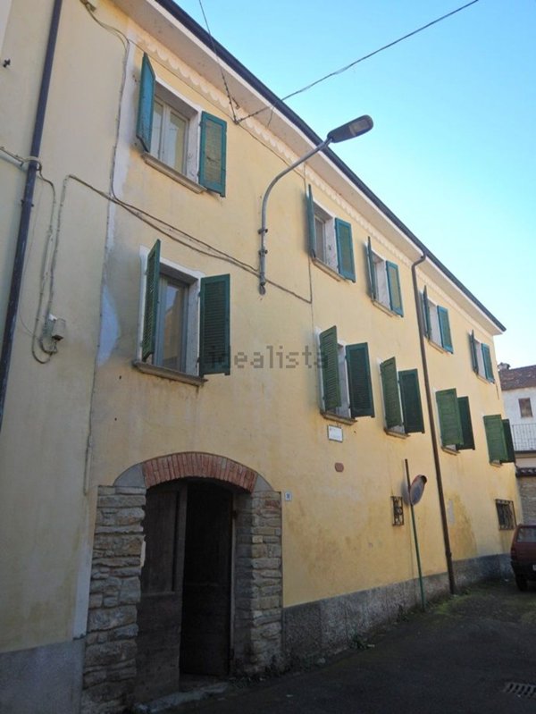 casa indipendente in vendita a Cortemilia