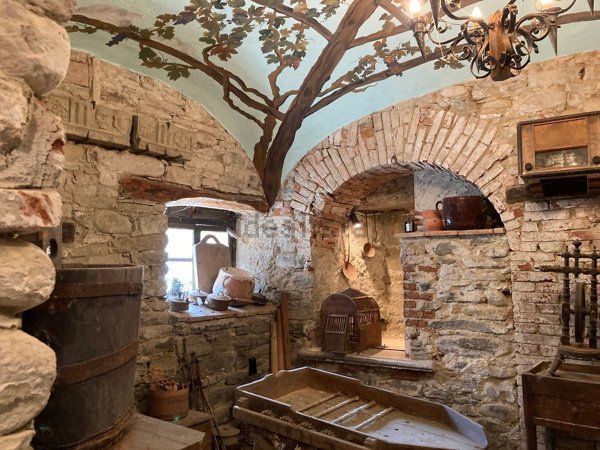 casa indipendente in vendita a Cortemilia