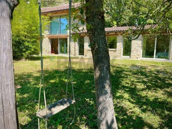 casa indipendente in vendita a Cortemilia