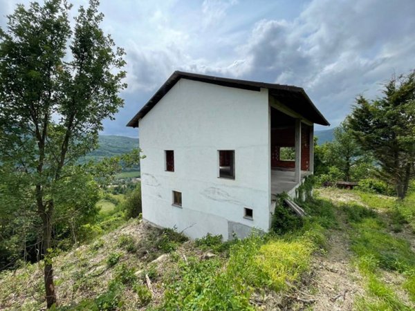 casa indipendente in vendita a Cortemilia