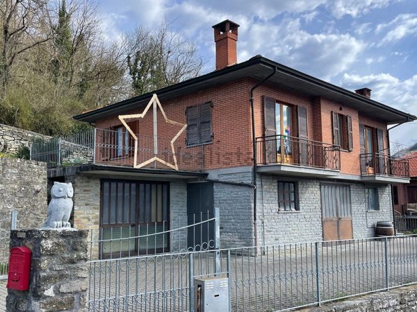 casa indipendente in vendita a Cortemilia