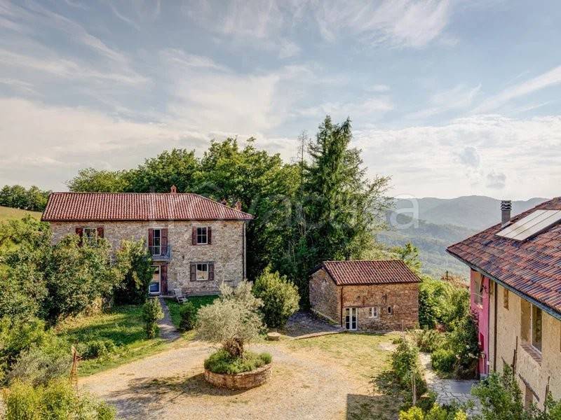 casa indipendente in vendita a Cortemilia