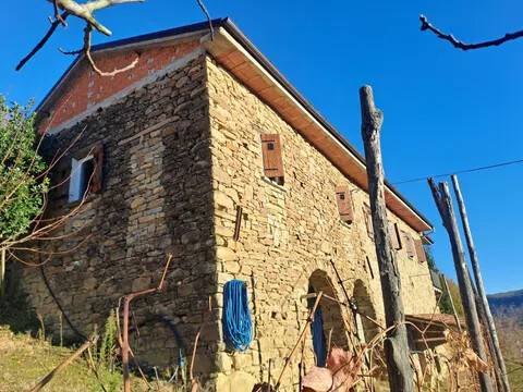 casa indipendente in vendita a Cortemilia