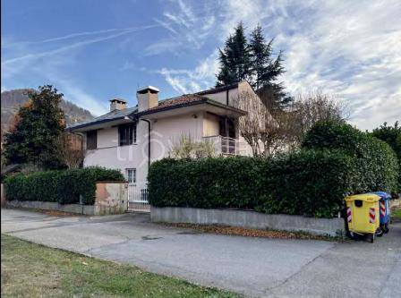 casa indipendente in vendita a Cortemilia