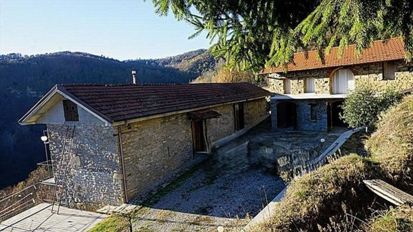 casa indipendente in vendita a Cortemilia
