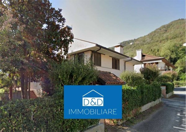 casa indipendente in vendita a Cortemilia