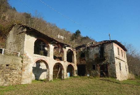 casa indipendente in vendita a Cortemilia
