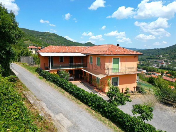 casa indipendente in vendita a Cortemilia