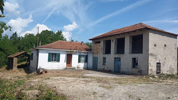 casa indipendente in vendita a Cortemilia