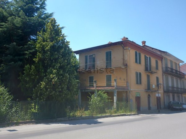casa indipendente in vendita a Cortemilia