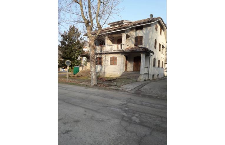 casa indipendente in vendita a Cortemilia