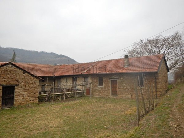 casa indipendente in vendita a Cortemilia