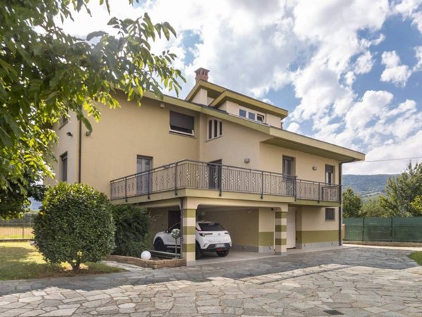 casa indipendente in vendita a Costigliole Saluzzo