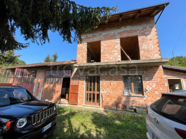 locale commerciale in vendita a Cravanzana