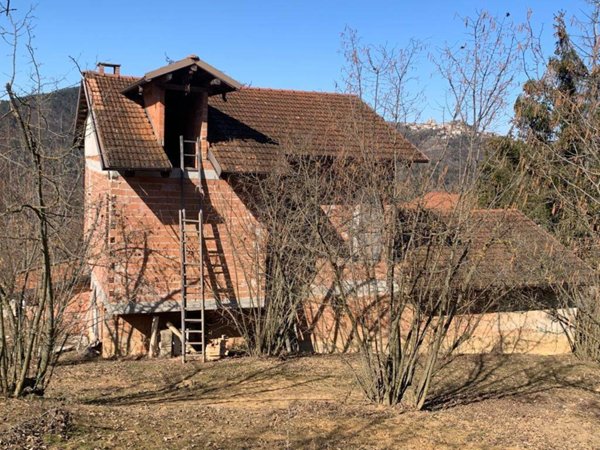 casa indipendente in vendita a Cravanzana