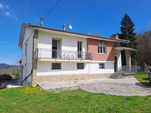 casa indipendente in vendita a Cravanzana