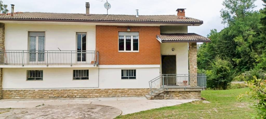 casa indipendente in vendita a Cravanzana