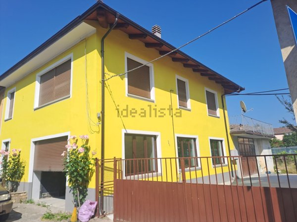 casa indipendente in vendita a Cravanzana