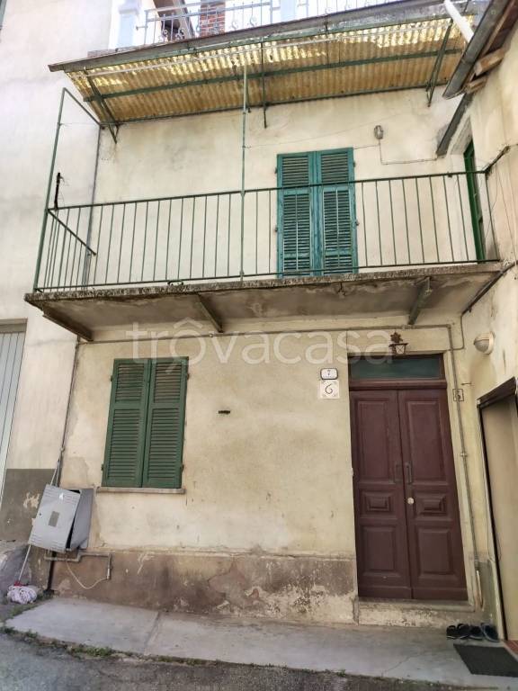 casa indipendente in vendita a Cravanzana