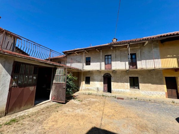 casa indipendente in vendita a Cravanzana