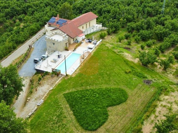 casa indipendente in vendita a Cravanzana