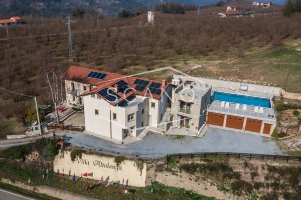 casa indipendente in vendita a Cravanzana