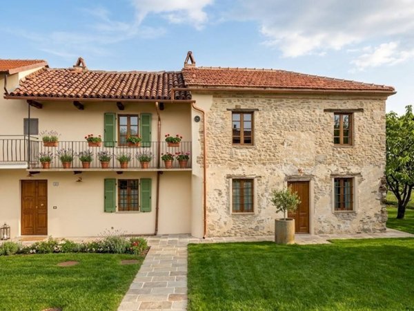 casale in vendita a Cravanzana