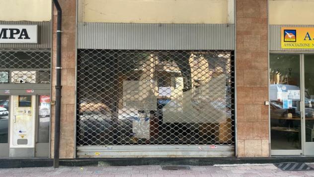locale commerciale in vendita a Cuneo in zona Centro Città