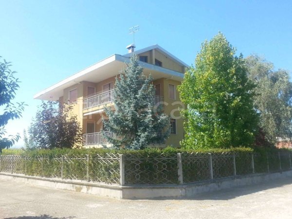 casa indipendente in vendita a Cuneo in zona Ronchi