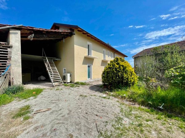 casa indipendente in vendita a Cuneo in zona Passatore
