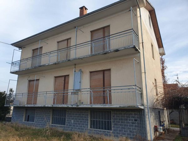 casa indipendente in vendita a Cuneo in zona Roata Canale