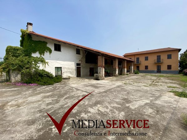 villa in vendita a Cuneo in zona Confreria