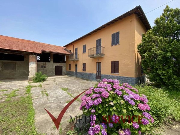 casa indipendente in vendita a Cuneo in zona Confreria
