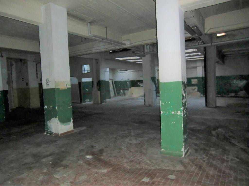 locale commerciale in vendita a Cuneo in zona Centro Città