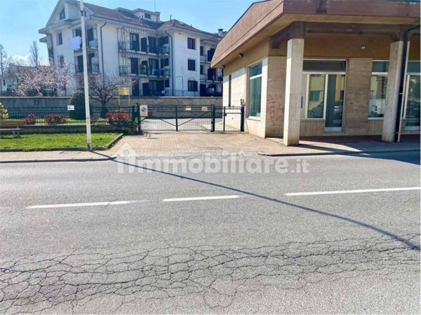 locale commerciale in vendita a Cuneo in zona Madonna dell'Olmo