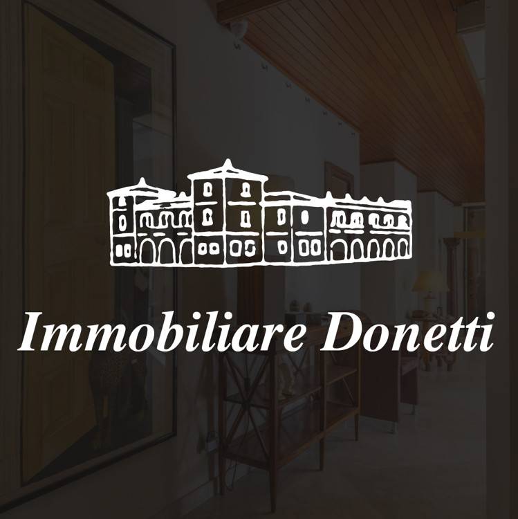 locale commerciale in vendita a Cuneo in zona Centro Città
