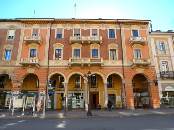 locale commerciale in vendita a Cuneo in zona Centro Città