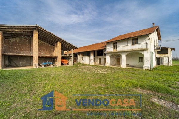casale in vendita a Cuneo in zona Spinetta