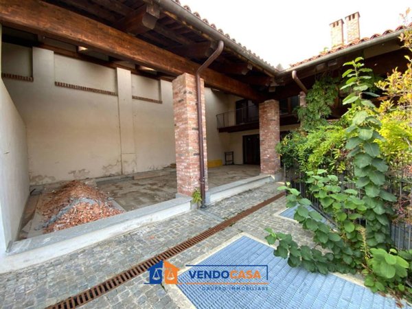 casa indipendente in vendita a Cuneo in zona Centro Città