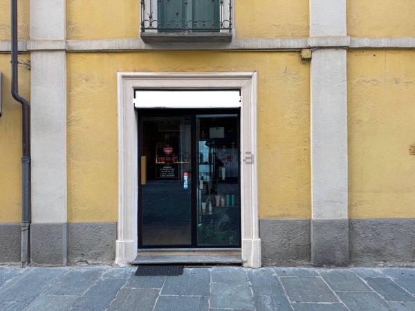 locale commerciale in vendita a Cuneo in zona Centro Città