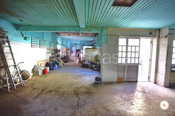 locale commerciale in vendita a Cuneo in zona Ospedale