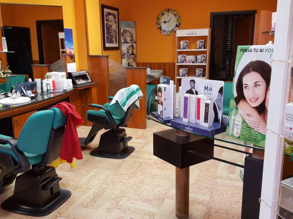 negozio in vendita a Cuneo in zona San Rocco Castagnaretta