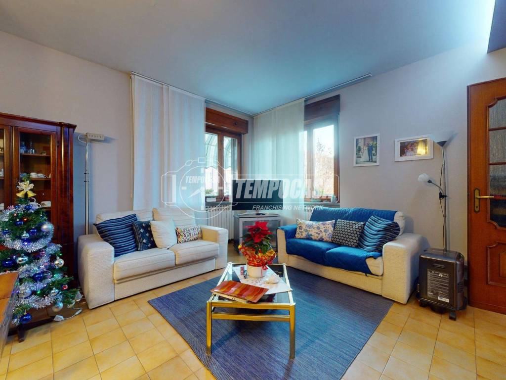 casa indipendente in vendita a Cuneo in zona Viale degli Angeli