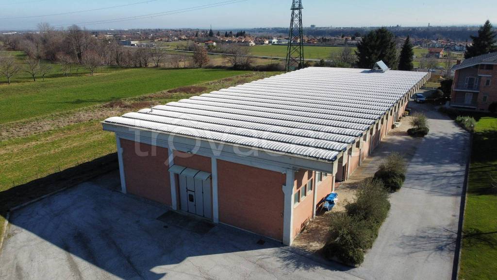 locale commerciale in vendita a Cuneo in zona Centro Città