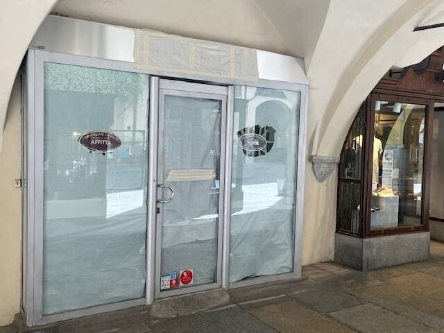 negozio in vendita a Cuneo in zona Centro Città