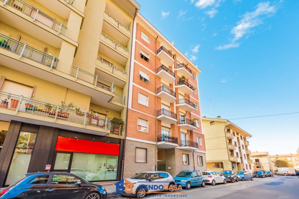 locale commerciale in vendita a Cuneo in zona Centro Città